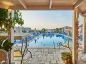 Golden Bay Apartments-Garden Haven