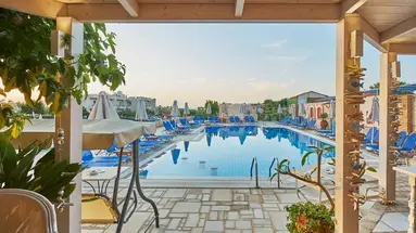 Golden Bay Apartments-Garden Haven