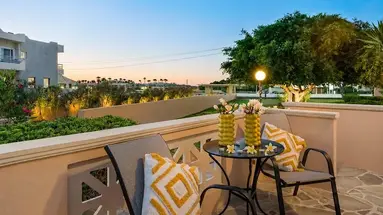 Golden Bay Apartments-Garden Haven