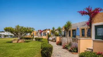 Golden Bay Apartments-Garden Haven
