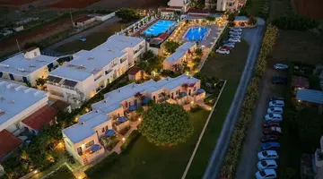 Golden Bay Apartments-Garden Haven