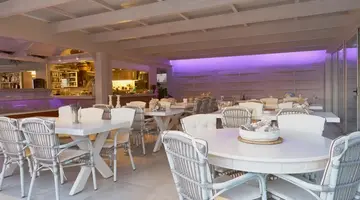 Golden Bay Apartments-Garden Haven