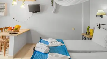 Golden Bay Apartments-Garden Haven