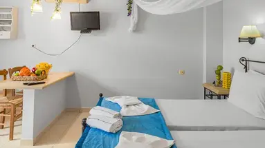 Golden Bay Apartments-Garden Haven