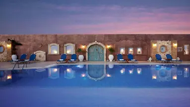 Golden Bay Apartments - Pool & Garden Retreat