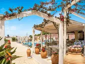 Golden Bay Apartments - Pool & Garden Retreat