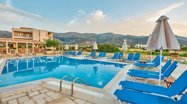 Golden Bay Apartments - Pool & Garden Retreat
