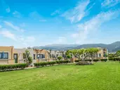 Golden Bay Apartments - Pool & Garden Retreat