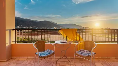 Golden Bay Apartments - Pool & Garden Retreat