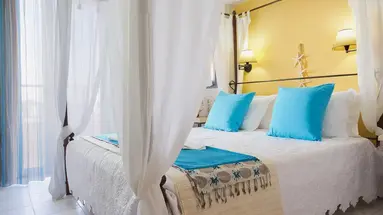 Golden Bay Apartments - Pool & Garden Retreat