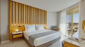 Golden Bay Hotel
