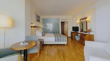 Golden Bay Hotel