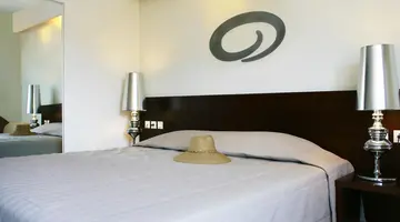 GOLDEN BEACH HOTEL