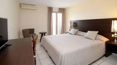 GOLDEN BEACH HOTEL