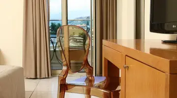 GOLDEN BEACH HOTEL