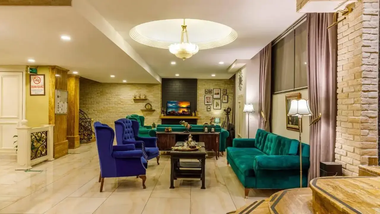 GOLDEN CROWN HOTEL