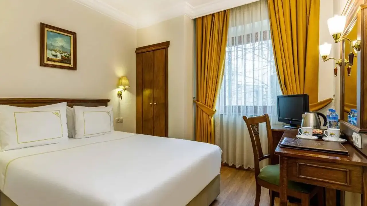 GOLDEN CROWN HOTEL