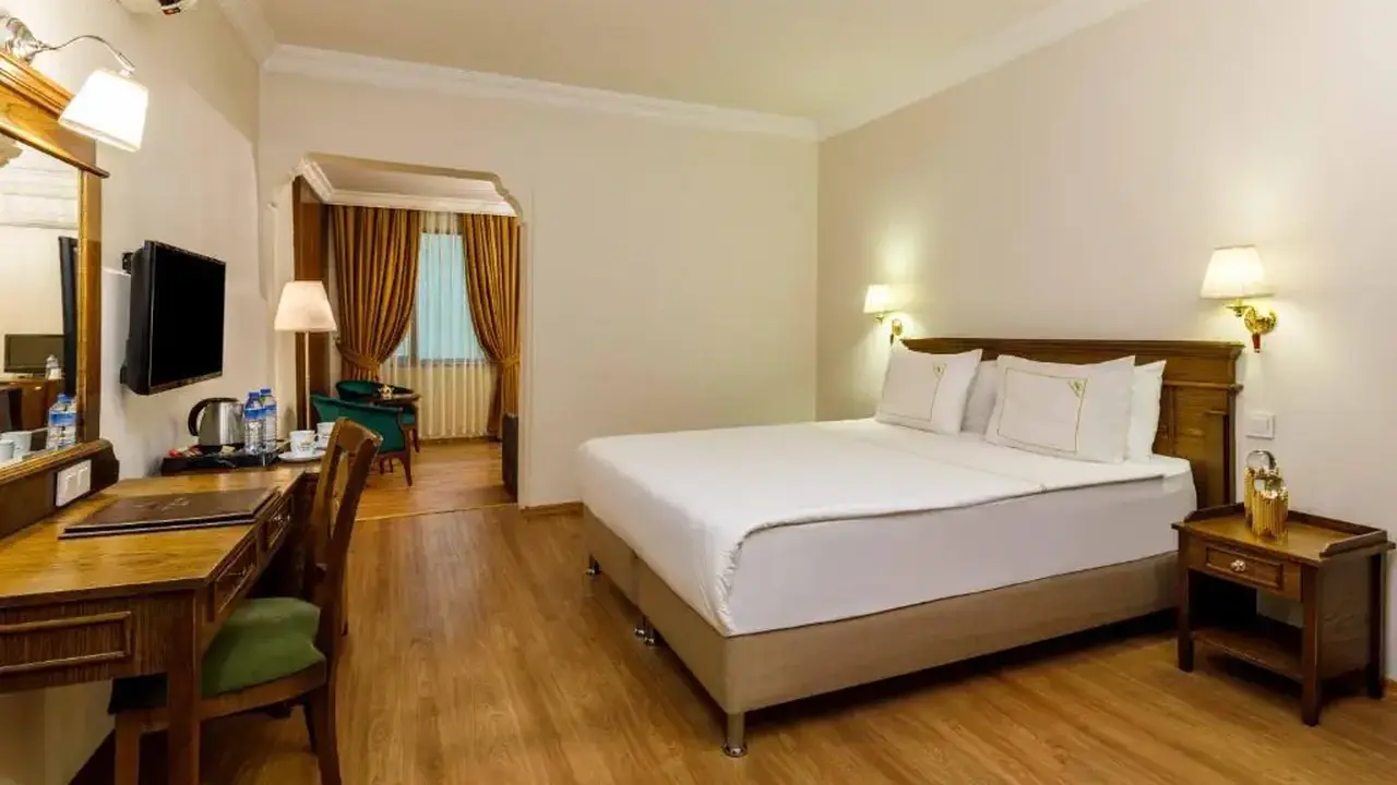 GOLDEN CROWN HOTEL