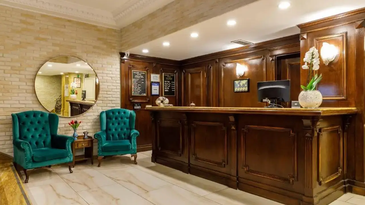 GOLDEN CROWN HOTEL