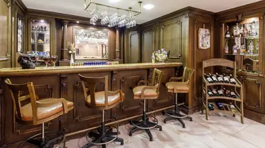Golden Crown Hotel