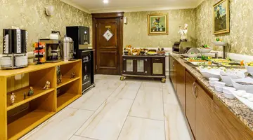 Golden Crown Hotel