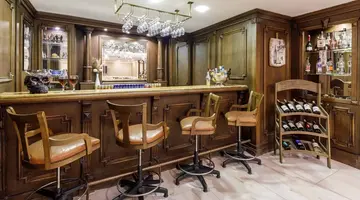 Golden Crown Hotel