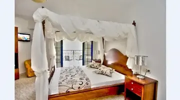 GOLDEN SUN HOTEL