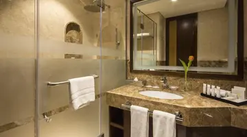 Golden Tulip Media Hotel