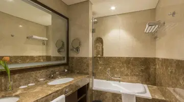 Golden Tulip Media Hotel