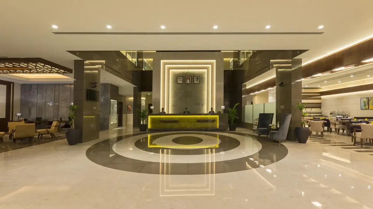 Golden Tulip Media Hotel