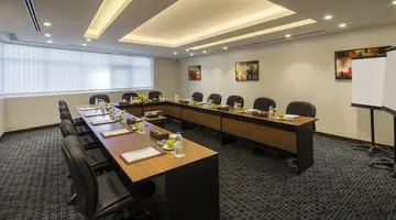 Golden Tulip Media Hotel