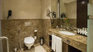 Golden Tulip Media Hotel