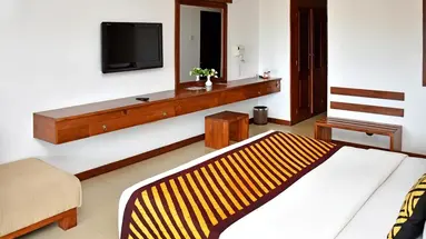 Goldi Sands