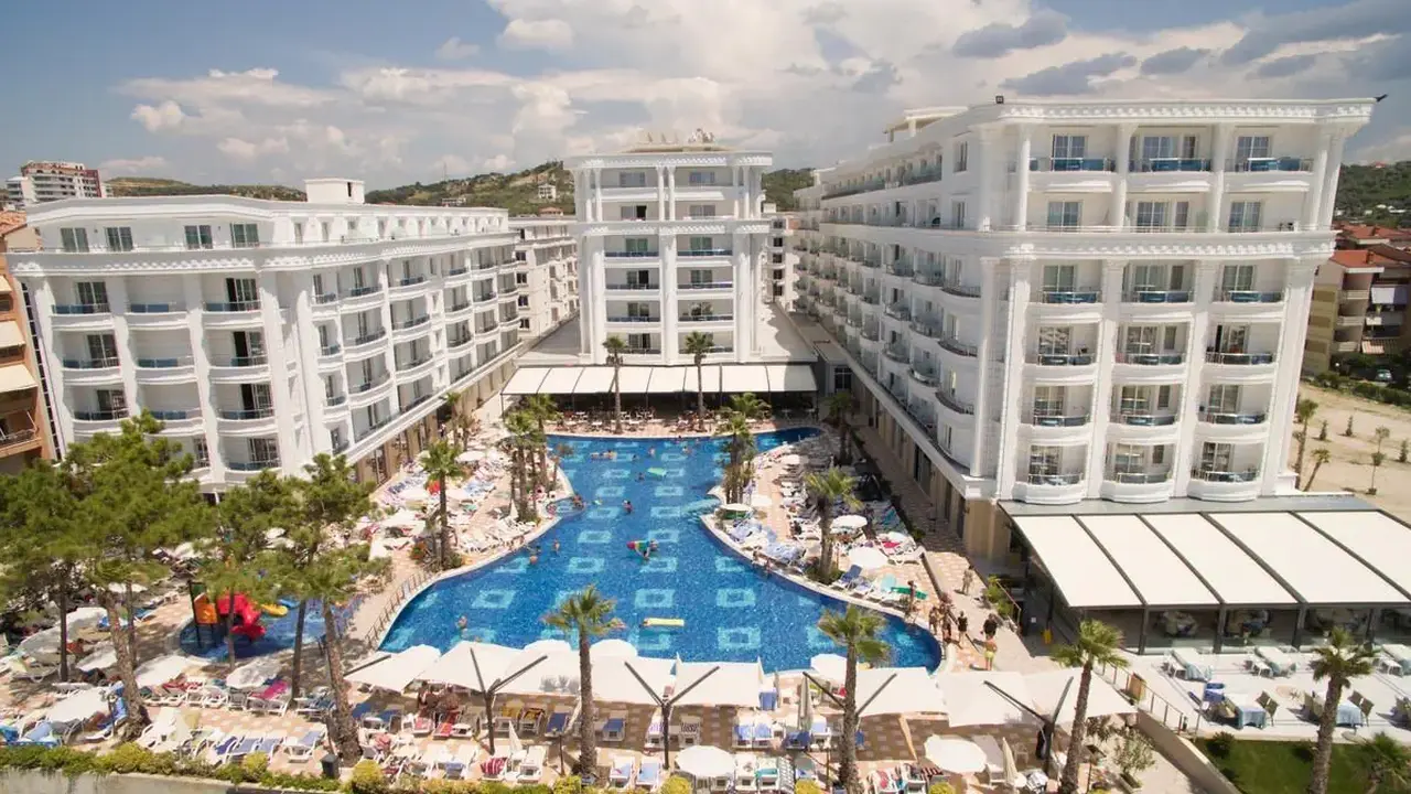 Grand Blue FAFA Resort & Spa
