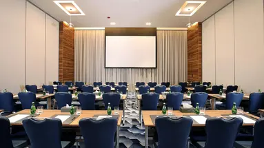 Grand Cosmopolitan Hotel