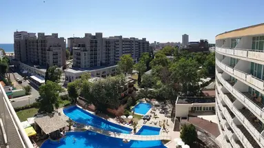 Grand Hotel Nirvana