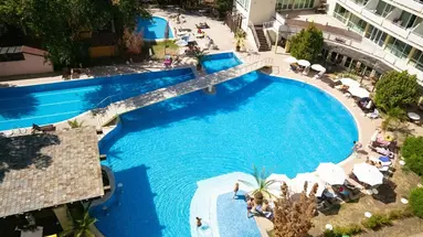 Grand Hotel Nirvana