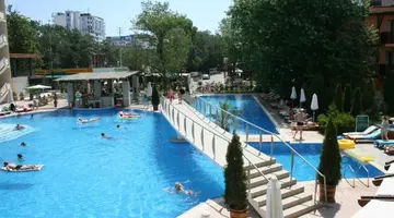 Grand Hotel Nirvana