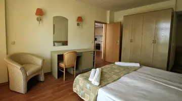 GRAND HOTEL NIRVANA