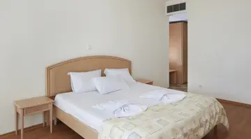 GRAND HOTEL NIRVANA