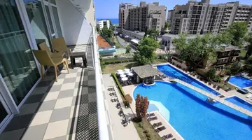 Grand Hotel Nirvana