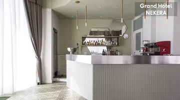 GRAND HOTEL