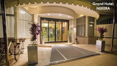 GRAND HOTEL