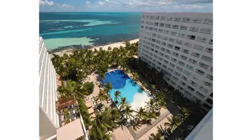 Grand Oasis Palm