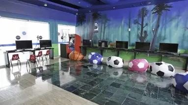 Grand Oasis Palm