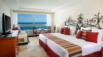 Grand Oasis Palm