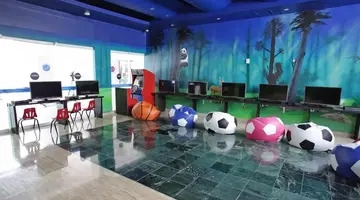 Grand Oasis Palm