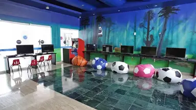 Grand Oasis Palm