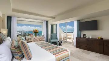 Grand Oasis Palm