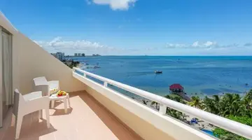 Grand Oasis Palm